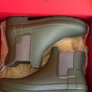 Hunter Refined Chelsea Rain Boots Olive Green Size 8